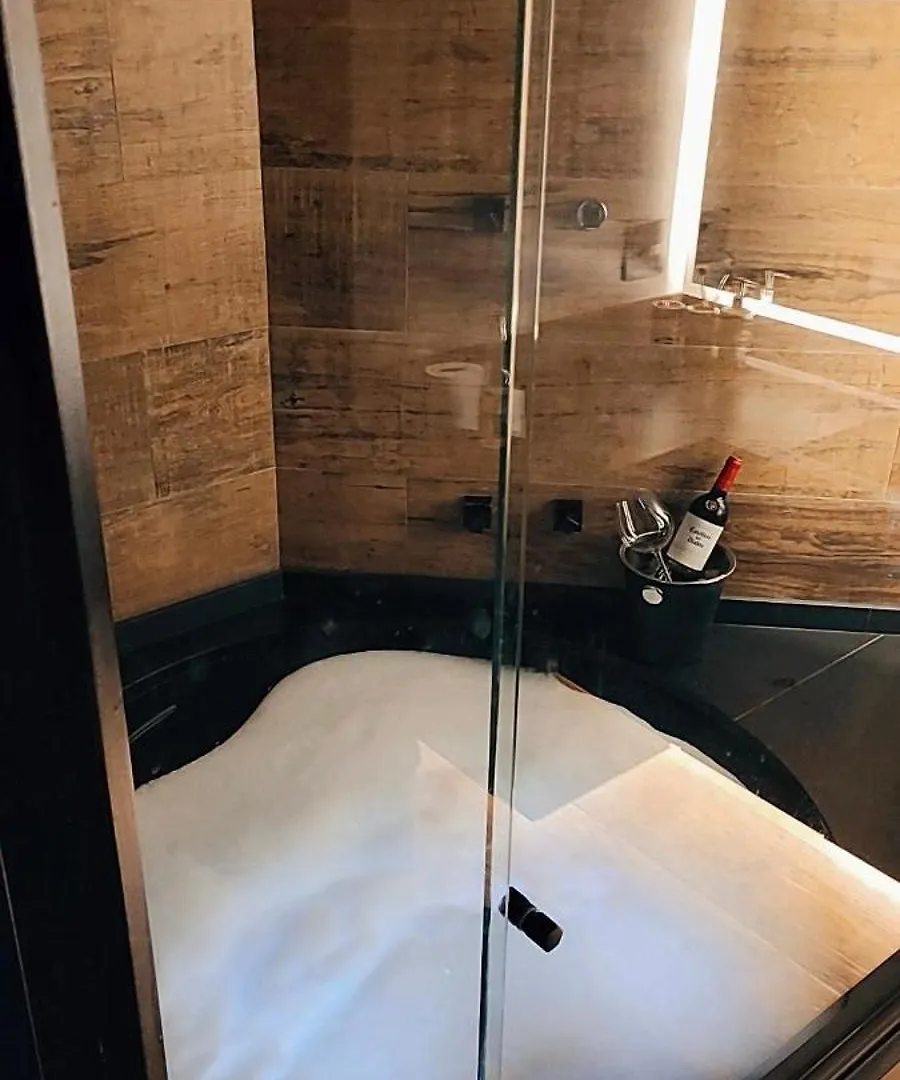 Morumbi, Apartamento Pub, Spa Com Hidromassagem, Piscina Aquecida Privativa, Lareira, Tudo Que Voce Precisa Para Descansar, Trabalhar Ou Realizar Aquela Comemoracao! Com Total Conforto E Privacidade! O Apt Nota 10 De Sp! Sao Paulo Brazil